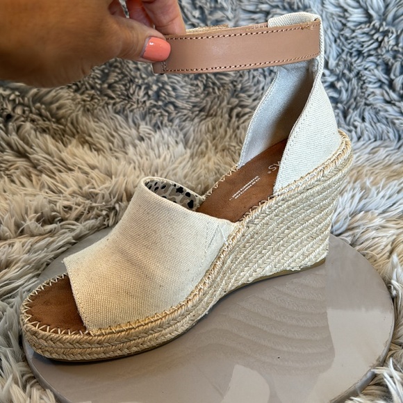 Toms ankle strap wedge sandals. NWT . 8.5 - Picture 3 of 7